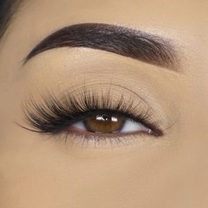 Lilly Lashes Premium Synthetic Lash: LA
